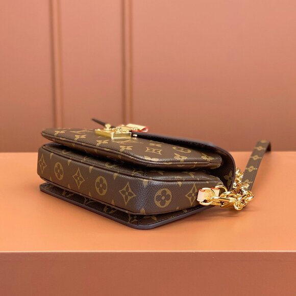 Louis Vuitton leather bag - Picture 6 of 9